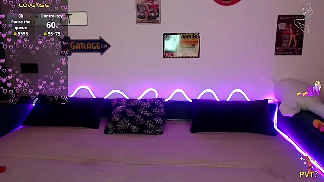 MoonlitSin22 online show from 04.13.26