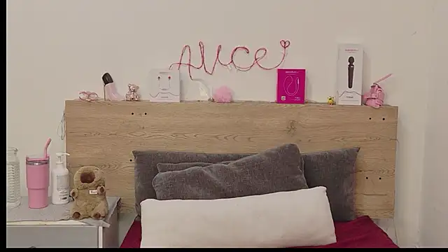 Snapshot of Sweet_Alice_S chatting on 05.16.26 Sweet Alice S online show from 05.16.26