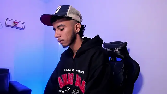 Red 4KT online show from 03.25.26