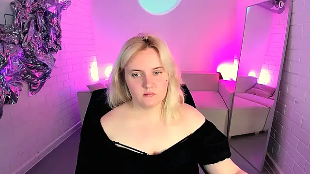 Snapshot of KathyBriggs chatting on 06.18.26 KathyBriggs online show from 06.18.26