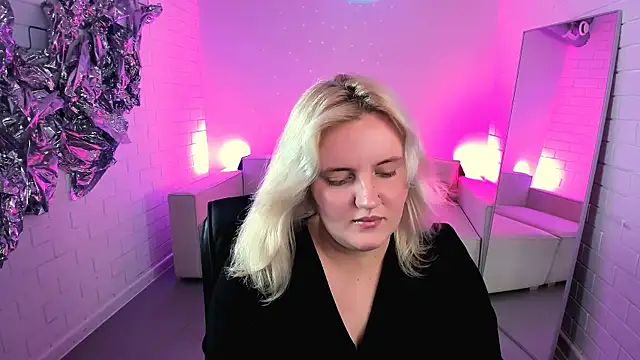Snapshot of KathyBriggs chatting on 06.25.26 KathyBriggs online show from 06.25.26