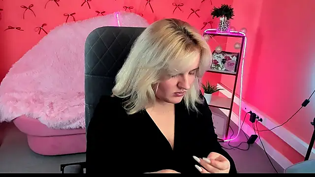 Snapshot of KathyBriggs chatting on 06.26.26 KathyBriggs online show from 06.26.26