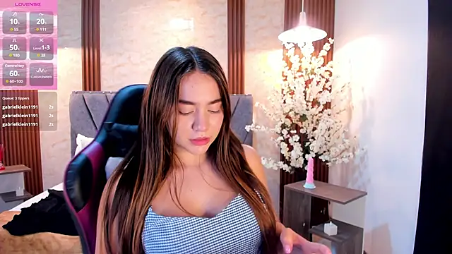 Snapshot of Anissa_m_ chatting on 04.15.26 Anissa m online show from 04.15.26