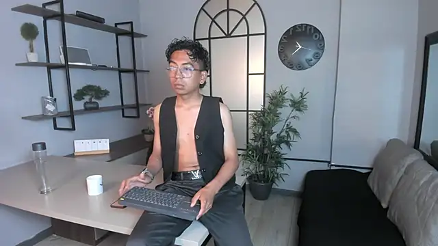 Snapshot of mike_salaz chatting on 03.27.26 mike salaz online show from 03.27.26