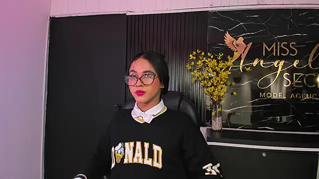 Snapshot of Miss_KhalifaDoll chatting on 04.01.26 Miss KhalifaDoll online show from 04.01.26