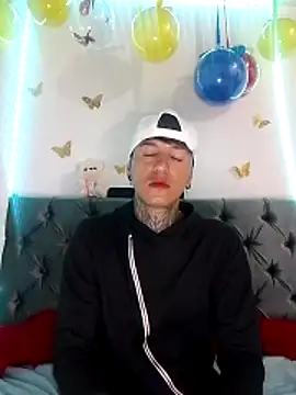 Snapshot of ANDRES_URRIETA chatting on 04.06.26 ANDRES URRIETA online show from 04.06.26