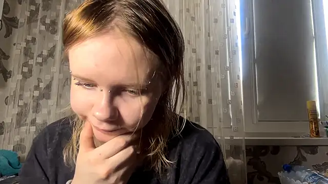 Snapshot of KrystenHoye chatting on 03.27.26 KrystenHoye online show from 03.27.26