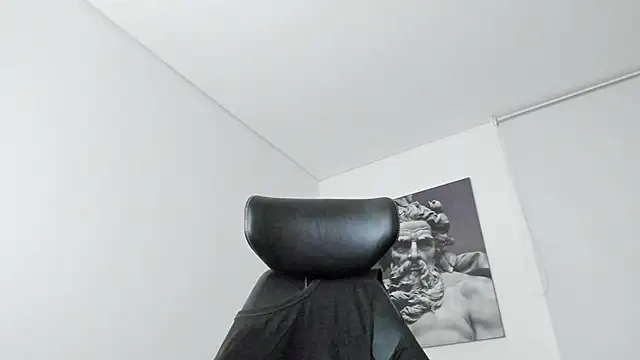 Snapshot of simonleon27 chatting on 06.17.26 simonleon27 online show from 06.17.26