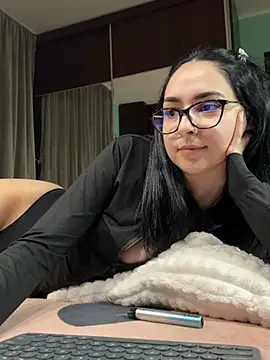 Snapshot of TheaMerve chatting on 03.28.26 TheaMerve online show from 03.28.26