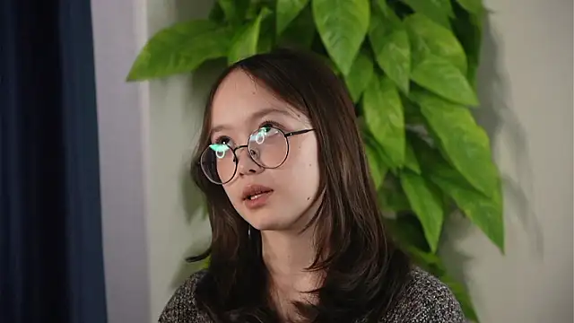 Snapshot of LinnRiechers chatting on 03.27.26 LinnRiechers online show from 03.27.26