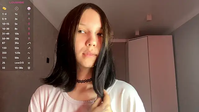 Snapshot of AmeliaMiotii chatting on 04.28.26 AmeliaMiotii online show from 04.28.26