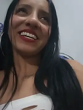 Snapshot of _Carolyn chatting on 05.19.26 Carolyn online show from 05.19.26