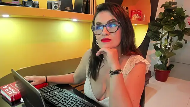 Snapshot of BiancaRoyalle chatting on 04.18.26 BiancaRoyalle online show from 04.18.26