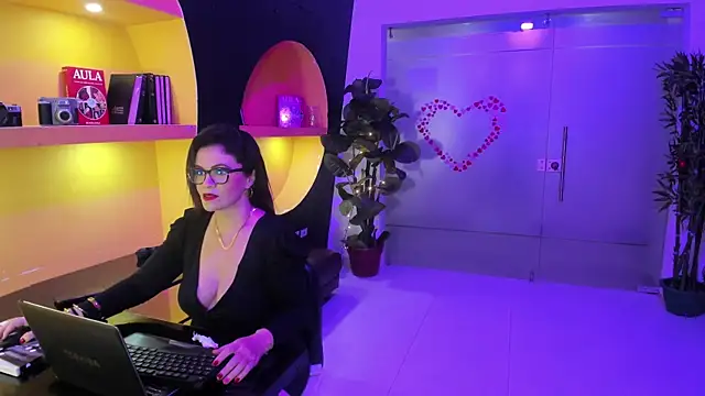 Snapshot of BiancaRoyalle chatting on 04.24.26 BiancaRoyalle online show from 04.24.26