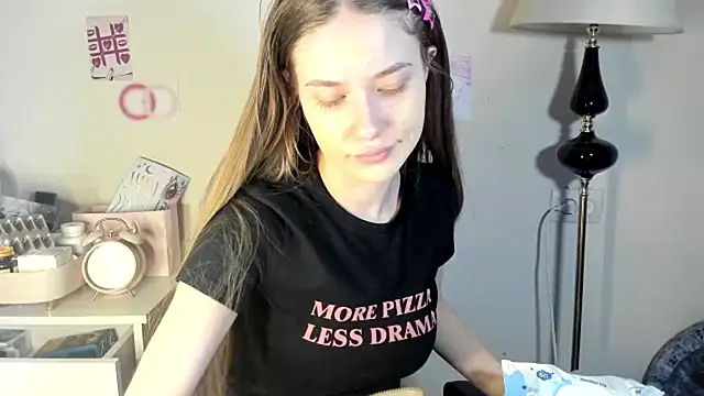 Snapshot of chloesweetbby chatting on 04.05.26 chloesweetbby online show from 04.05.26