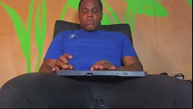 Snapshot of Ragnar_Kamau chatting on 04.01.26 Ragnar Kamau online show from 04.01.26