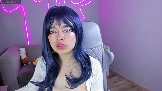 Snapshot of Saphyralux chatting on 06.04.26 Saphyralux online show from 06.04.26