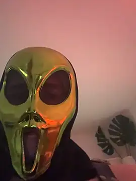 Snapshot of blondes99 chatting on 03.28.26 blondes99 online show from 03.28.26