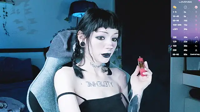 Snapshot of H3xD0ll chatting on 07.12.26 H3xD0ll online show from 07.12.26