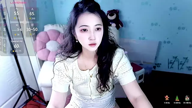 Snapshot of summer_uu chatting on 05.22.26 summer uu online show from 05.22.26