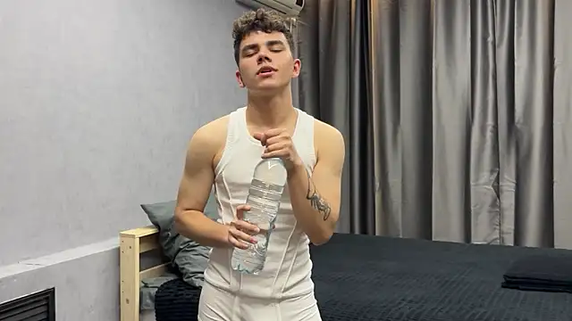 MaxWoolf online show from 05.18.26
