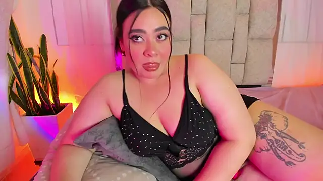 Snapshot of CatalinaReyexxx chatting on 04.22.26 CatalinaReyexxx online show from 04.22.26