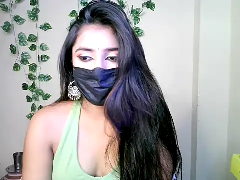 Snapshot of NANCY_OBEROYE chatting on 05.27.26 NANCY OBEROYE online show from 05.27.26