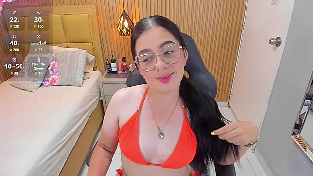 SAMANTHAFIORE2 online show from 05.08.26