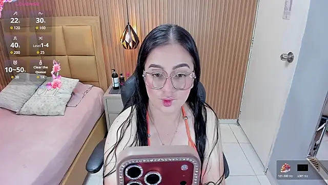 SAMANTHAFIORE2 online show from 05.26.26