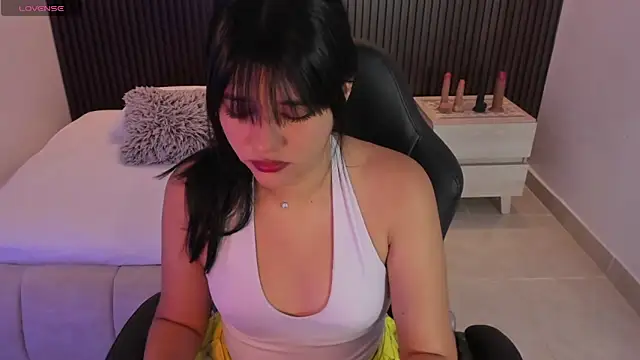 MILLYEVANS1 online show from 04.11.26