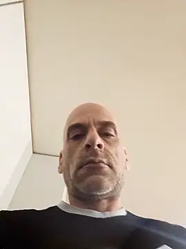 Snapshot of RoyVargo_real chatting on 03.28.26 RoyVargo real online show from 03.28.26