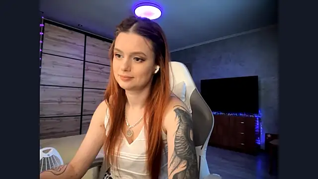 FoxyEmma online show from 05.05.26