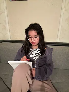 Z Milll online show from 04.23.26