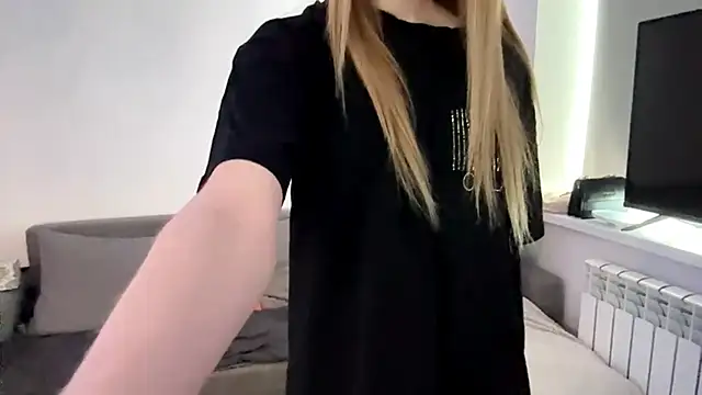 Snapshot of KatrineDrea chatting on 04.10.26 KatrineDrea online show from 04.10.26