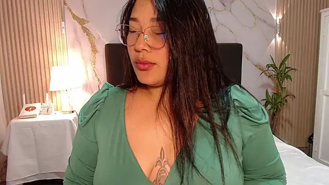 Snapshot of cataleyarosellee chatting on 07.29.26 cataleyarosellee online show from 07.29.26
