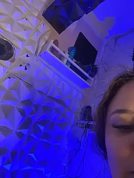 SaskiaDeluxe online show from 04.07.26