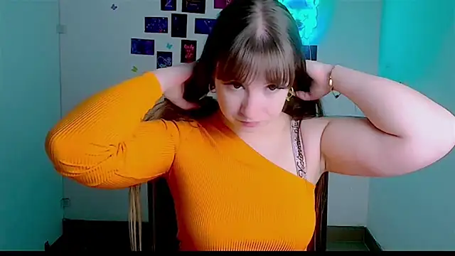 Snapshot of Tiffani_Angel chatting on 05.05.26 Tiffani Angel online show from 05.05.26