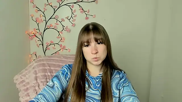 Snapshot of Tiffani_Angel chatting on 05.10.26 Tiffani Angel online show from 05.10.26