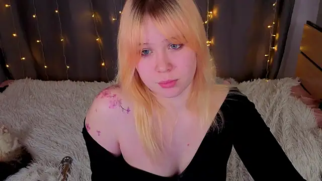 unburnedgirl online show from 04.19.26