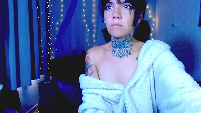 Snapshot of LannieGonzales chatting on 04.12.26 LannieGonzales online show from 04.12.26