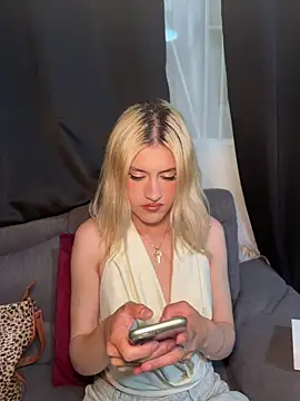Lia fire online show from 05.17.26