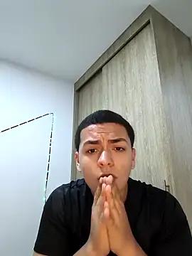 Snapshot of EnzoGold19 chatting on 03.31.26 EnzoGold19 online show from 03.31.26