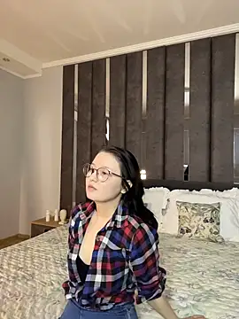 Snapshot of FlowyLily chatting on 04.03.26 FlowyLily online show from 04.03.26