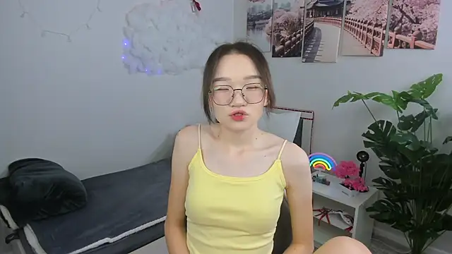 Snapshot of syuri_sun chatting on 06.20.26 syuri sun online show from 06.20.26