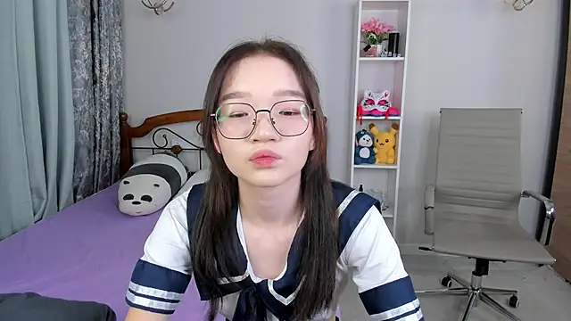 Snapshot of syuri_sun chatting on 06.25.26 syuri sun online show from 06.25.26