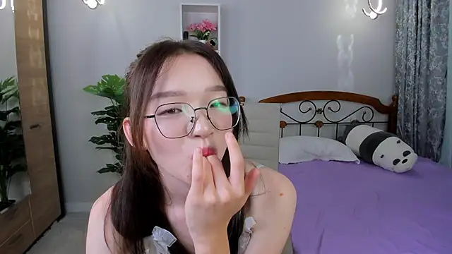 Snapshot of syuri_sun chatting on 06.30.26 syuri sun online show from 06.30.26