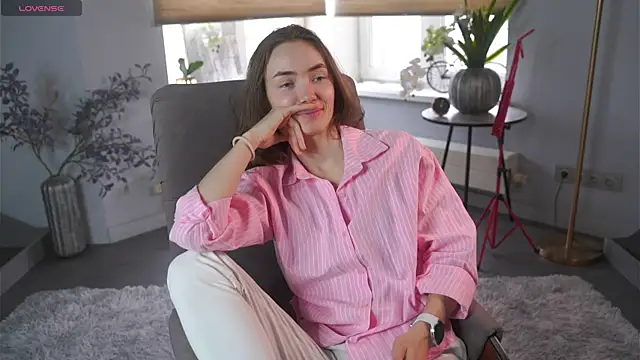 MoiraGleitz online show from 04.19.26