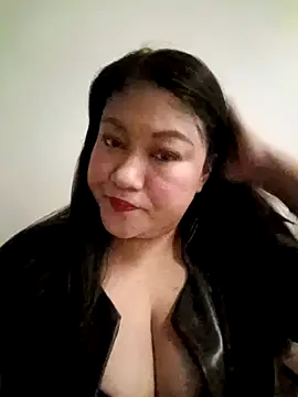 Snapshot of dominalisa chatting on 04.15.26 dominalisa online show from 04.15.26