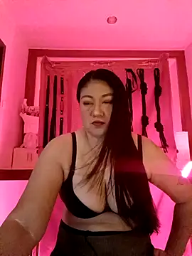 Snapshot of dominalisa chatting on 04.25.26 dominalisa online show from 04.25.26
