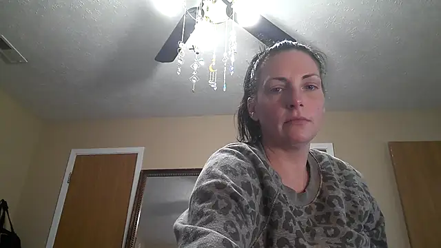 Snapshot of taylorsunshine chatting on 04.05.26 taylorsunshine online show from 04.05.26